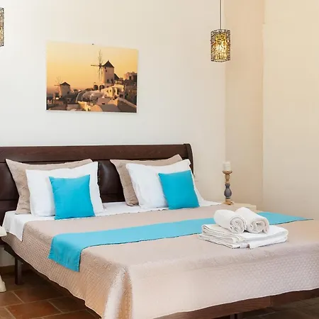 Kapeli Suites Emporio (Santorini)