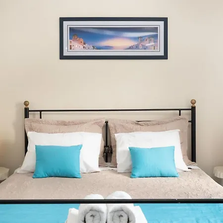 Kapeli Suites Emporio (Santorini)