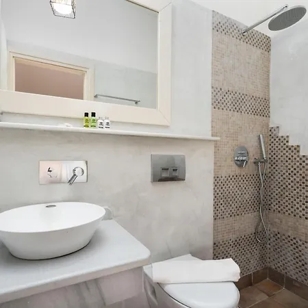 Kapeli Suites
