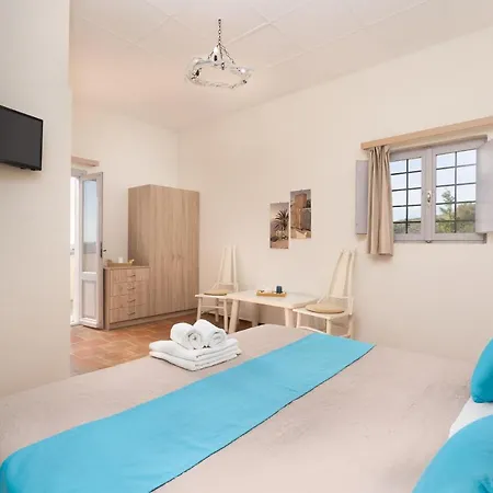 Kapeli Suites Emporio (Santorini)