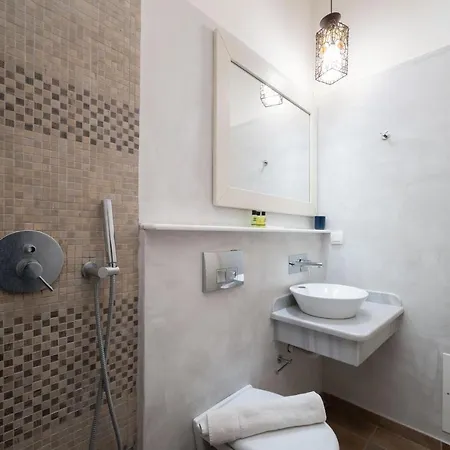 Kapeli Suites Emporio (Santorini)